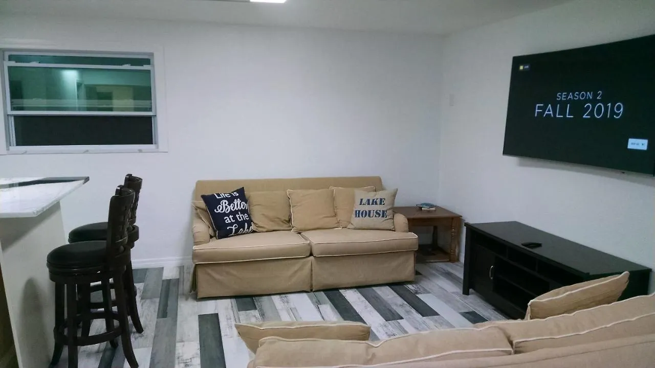 Дом отдыха Tampa Lakehouse
