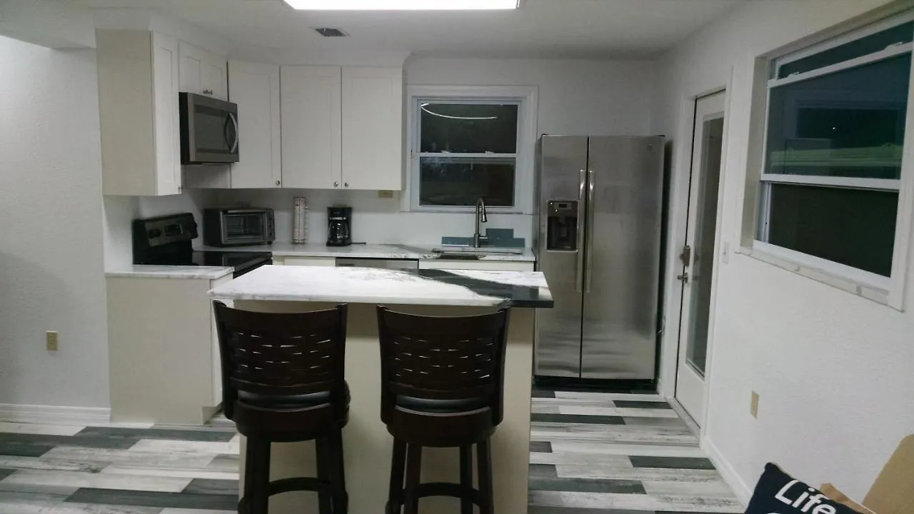 Tampa Lakehouse Дом отдыха